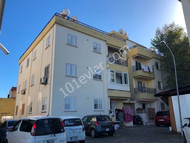 2+1 APARTMENT WITHIN WALKING DISTANCE TO THE MAIN ROAD IN THE CENTER OF KÜCÜK KAYMAKLI ** 