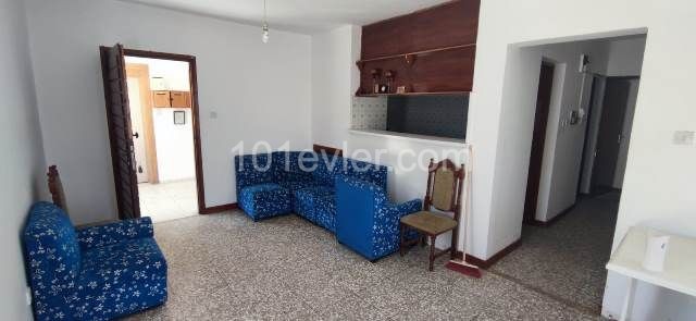 LEFKOŞA – ORTAKÖY  CHİNA  BAZAAR  YANINDA   OFİS  OLMAYA  MÜSAİT  2+1  DAİRE