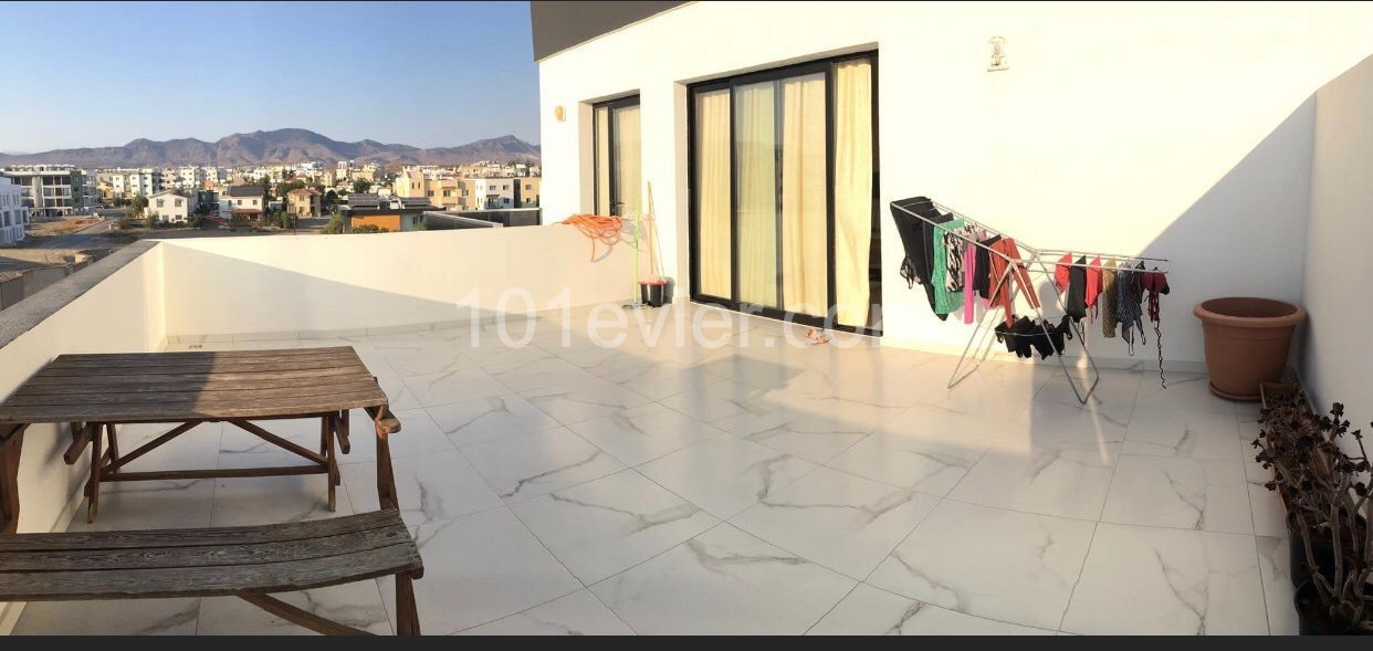 GÖNYELİ YEŞİLADA BÖLGESİNDE  LÜKS VİLLALARIN BULUNDUGU HUZURLU VE SAKİN BİR MAHALLEDE 90 M2 2+1 TÜRK KOÇANLI PENTHOUSE DAİRE TÜM VERGİLERİ ÖDENMİŞ KAÇIRILMAZ FIRSAT