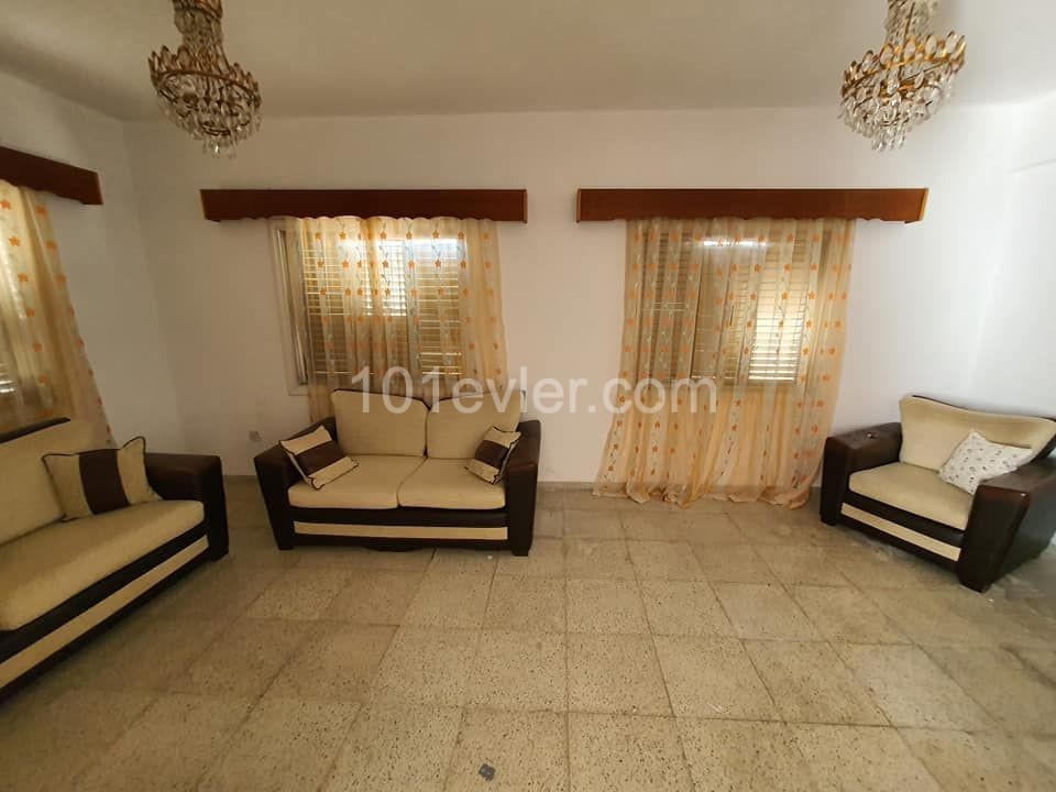 NICOSIA TAŞKINKÖY BUSINESS BANK BEHIND THE GROUND FLOOR A PARTIALLY FURNISHED APARTMENT IS AVAILABLE TO BE AN OFFICE IN A FAIRLY BUSY AREA WITH NO PARKING PROBLEM FOR 4500TL ** 