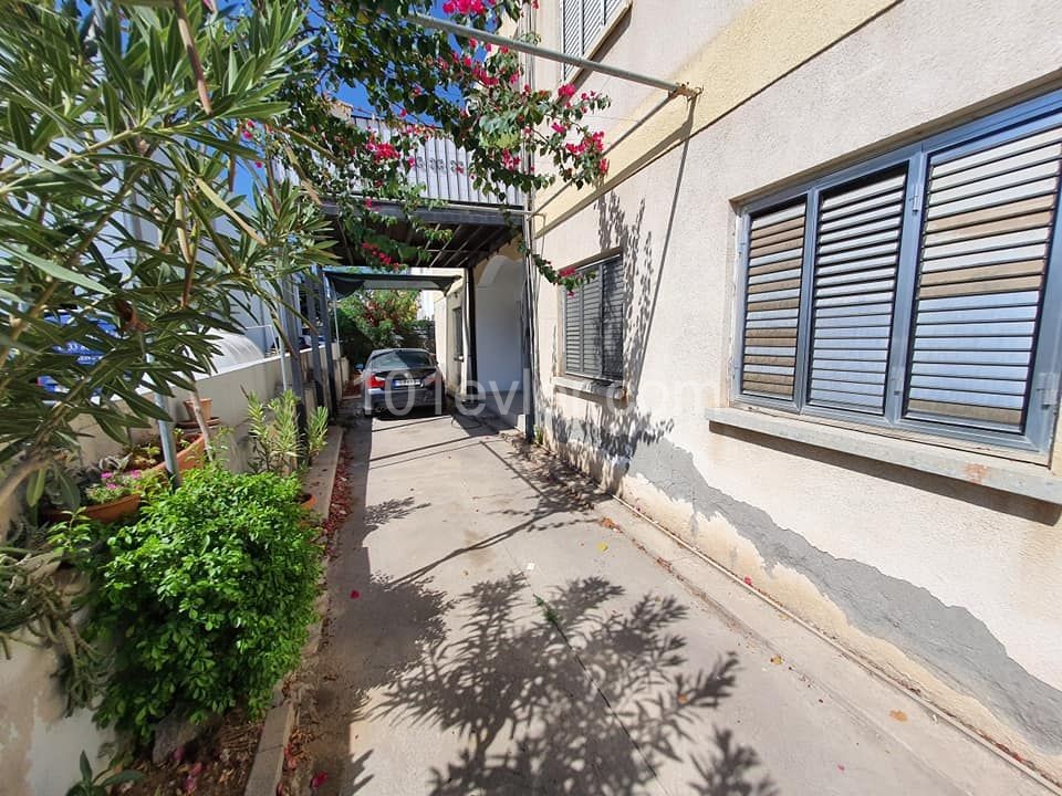 NICOSIA TAŞKINKÖY BUSINESS BANK BEHIND THE GROUND FLOOR A PARTIALLY FURNISHED APARTMENT IS AVAILABLE TO BE AN OFFICE IN A FAIRLY BUSY AREA WITH NO PARKING PROBLEM FOR 4500TL ** 