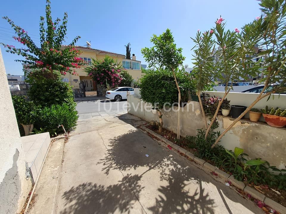 NICOSIA TAŞKINKÖY BUSINESS BANK BEHIND THE GROUND FLOOR A PARTIALLY FURNISHED APARTMENT IS AVAILABLE TO BE AN OFFICE IN A FAIRLY BUSY AREA WITH NO PARKING PROBLEM FOR 4500TL ** 