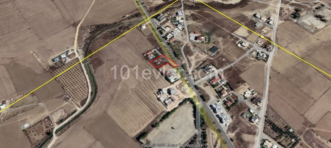 LAND WITH PERMISSION ON ALAYKOY MAIN ROAD ** 