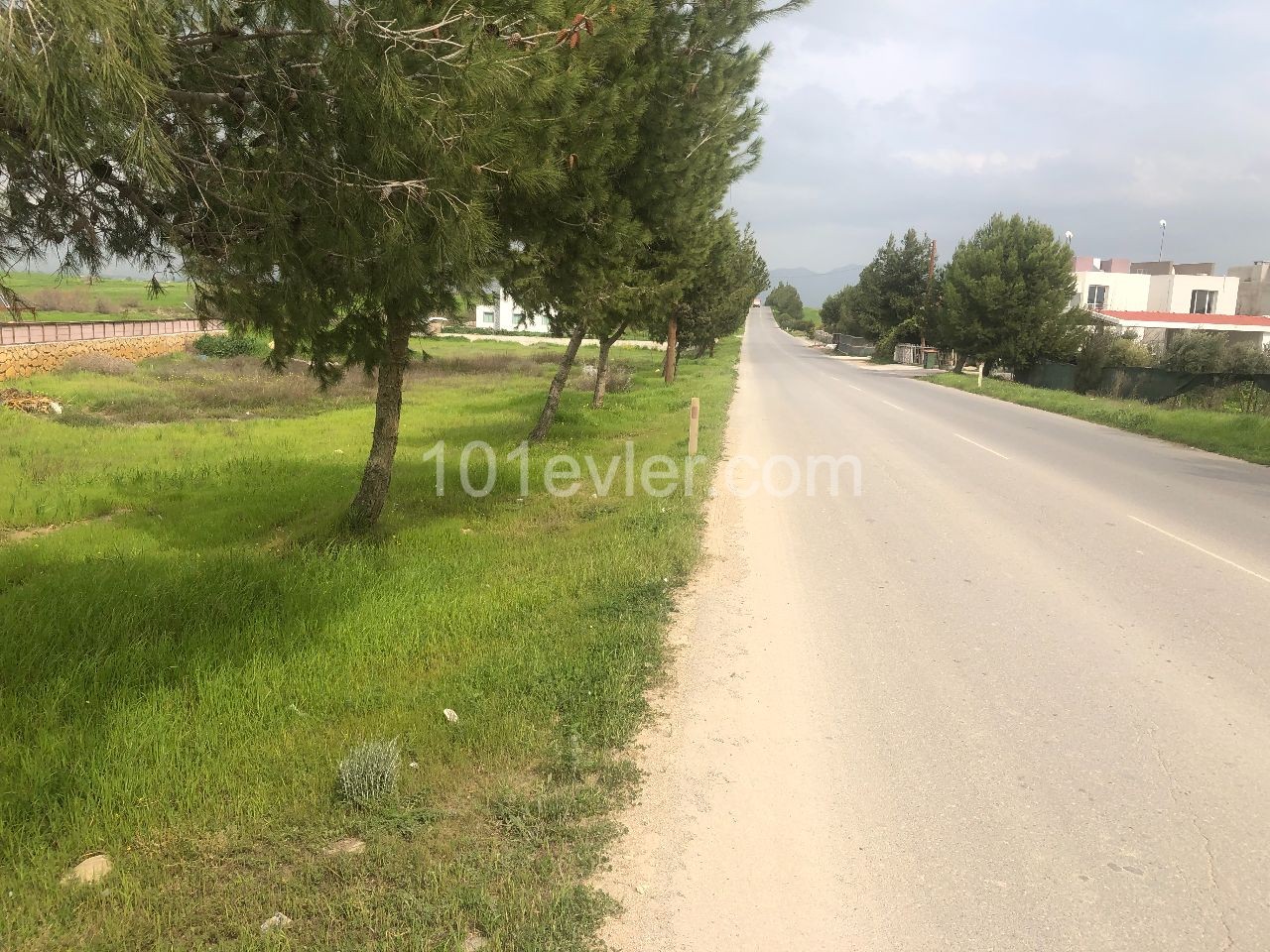LAND WITH PERMISSION ON ALAYKOY MAIN ROAD ** 