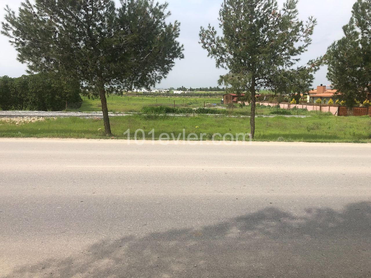 LAND WITH PERMISSION ON ALAYKOY MAIN ROAD ** 