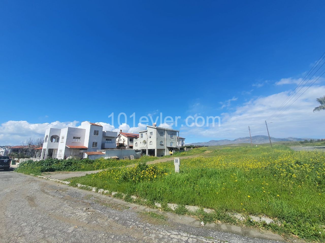 CORNER LAND SUITABLE FOR CONSTRUCTION OF 2 FLOOR VILLA AND 2 FLOOR APARTMENT IN 8800 A2 BÜYÜKLÜG, WITH 2 FLOOR ZONE, IN THE CALM AND PEACEFUL AREA OF GÖNYELİN ** 