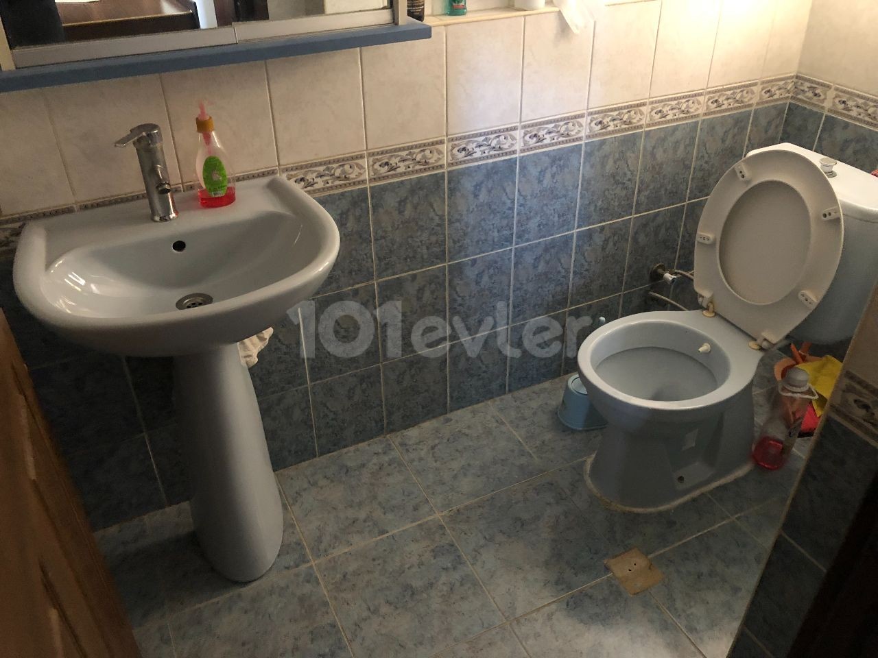 GÖNYELİ  İLKOKULU  ARKASI  TAM MÜSTAKİL  VİLLA ( TAKASA ACIK  2+1  ZEMİN  VE  3+1  1.KAT 45-50.000 STG ARASI DAİRE İLE )