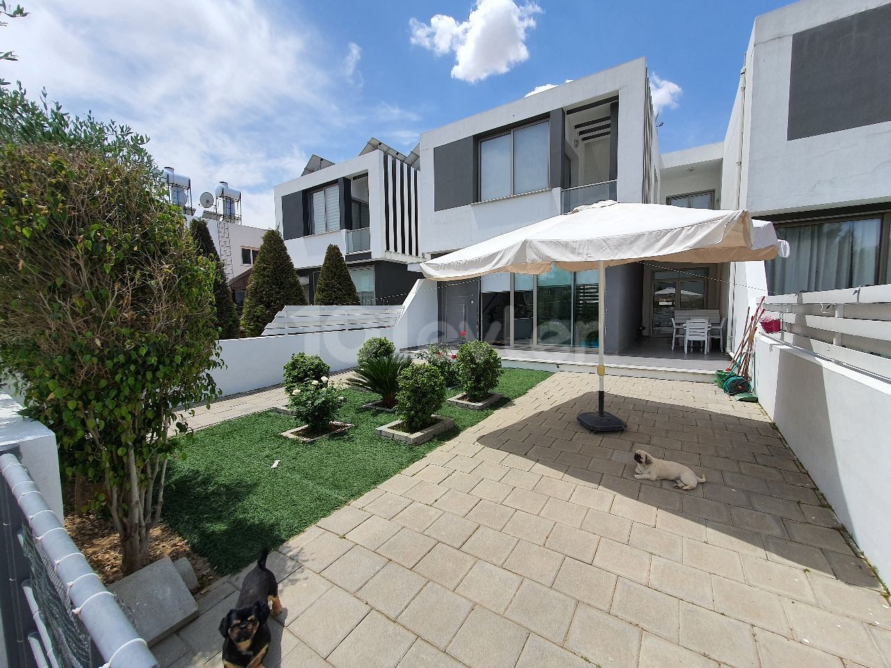 200 M2 TURKISH KOÇANLI VILLA WITH A VERY BEAUTIFUL LOCATION IN THE YEŞILADA REGION, WHICH IS THE MOST DECENT AREA OF MITRE, IS AN UNMISSABLE OPPORTUNITY THAT DOES NOT REQUIRE ANY EXPENSES ** 