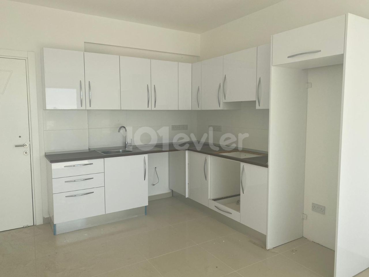 SPACIOUS 2+1 APARTMENT WITH ALL TAXES PAID IN HAMITKOY ** 