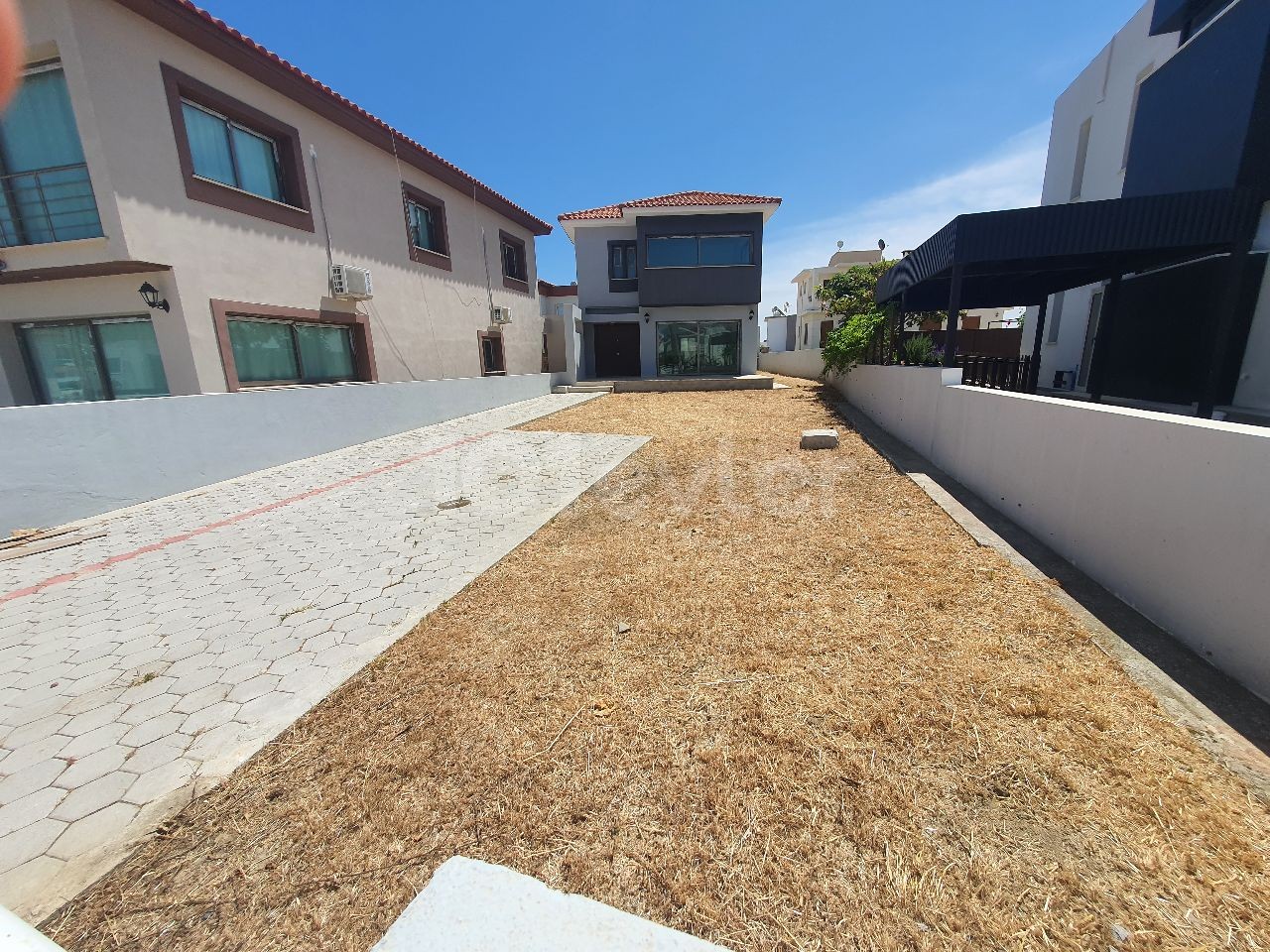 UNSERE VILLEN IN EINER RUHIGEN UND RUHIGEN GEGEND MIT EINEM GROßEN GARTEN, BEREIT FÜR DEN UMZUG IN KYRENIA BOGAZ, WARTEN AUF IHRE NEUEN BESITZER RUFEN SIE JETZT AN, UM ES VOR ORT ZU ÜBERPRÜFEN ** 