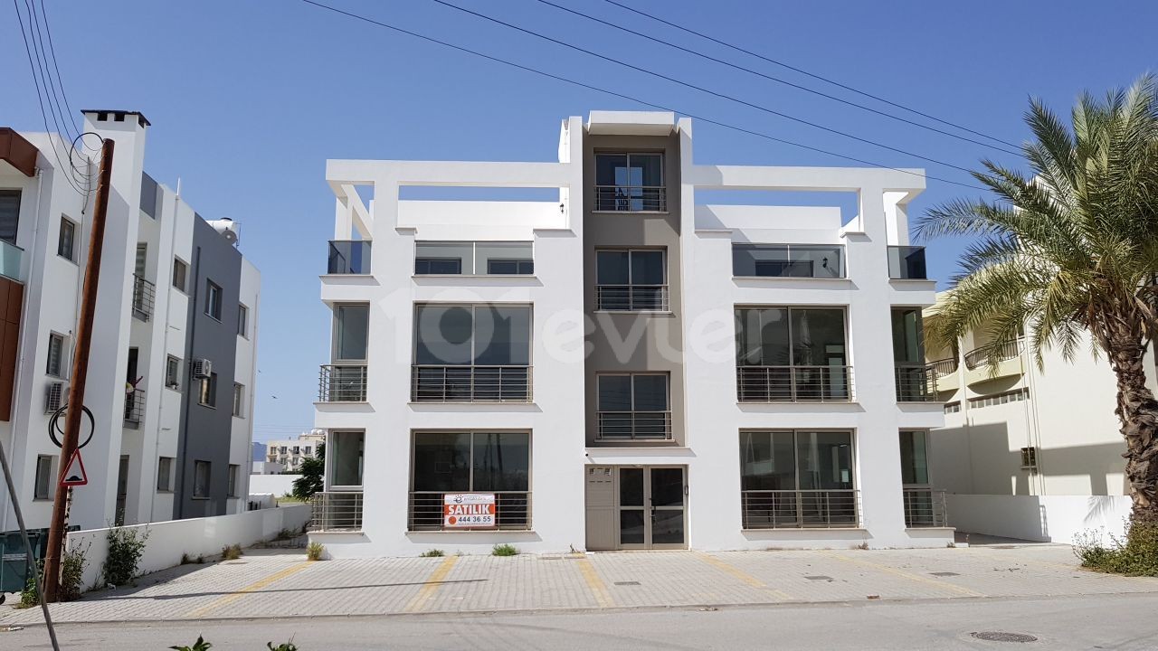 GÖÇMENKÖY MERKEZ DE 85M2 KAPALI 40 M2 TERAS BÖLÜMÜNE SAHİP 2+1  PENTHOUS DAİRELER