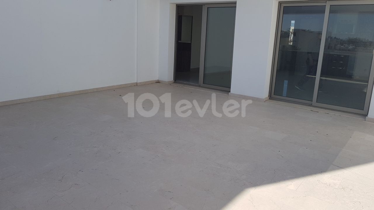 85m2 überdachte 40m2 Terrasse im Zentrum von EMIGRATIONKÖY 2 + 1 Penthouse-Wohnungen ** 