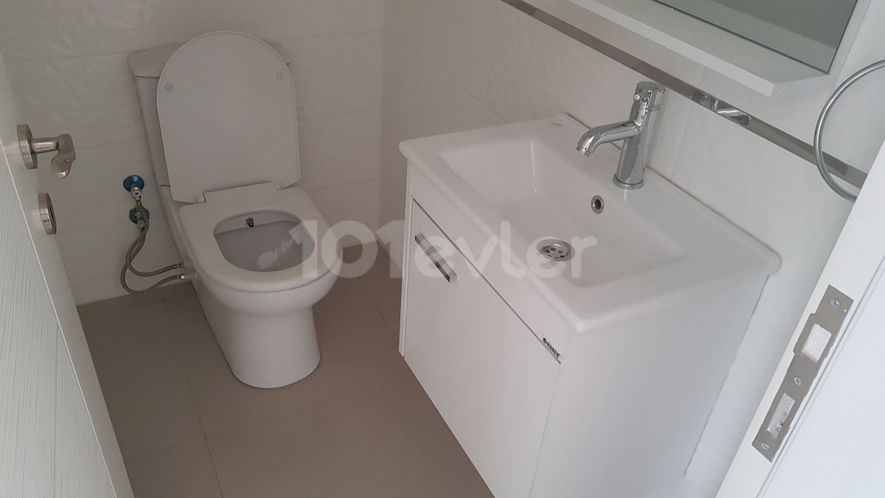 GÖÇMENKÖY MERKEZ DE 85M2 KAPALI 40 M2 TERAS BÖLÜMÜNE SAHİP 2+1  PENTHOUS DAİRELER