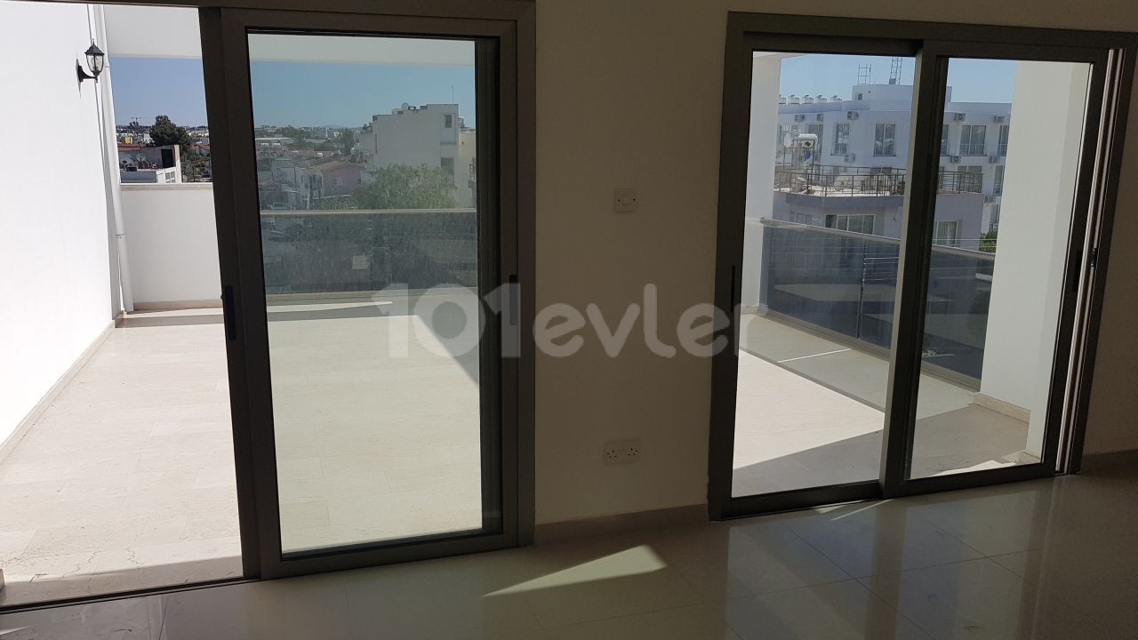 85m2 überdachte 40m2 Terrasse im Zentrum von EMIGRATIONKÖY 2 + 1 Penthouse-Wohnungen ** 