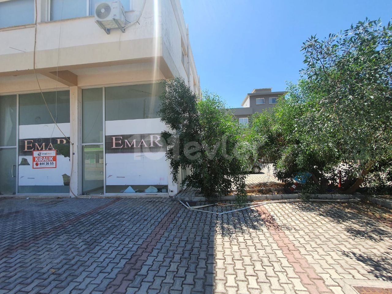 NICOSIA DR. BURHAN NALBANTOGLU STREET LEVENT COLLEGE ACROSS THE STREET FROM THE STREET CLOSE TO 2 RENTAL WORKPLACES EACH WITH A SIZE OF 100 M2 ** 