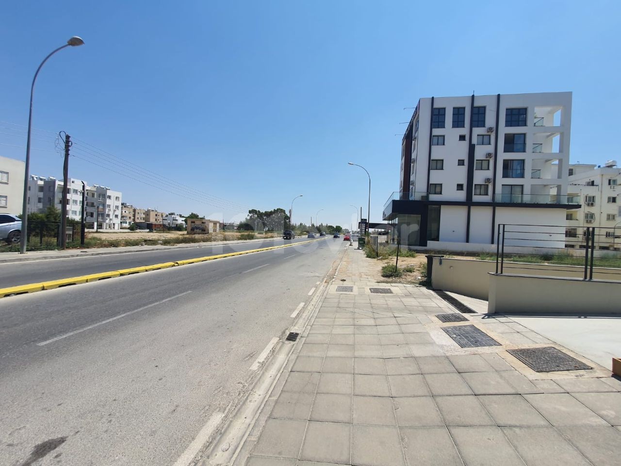 Kleines KAYMAKLI zentral Nikosia auf einer sehr belebten Straße zu vermieten, 100 M2 großes Geschäft ** 