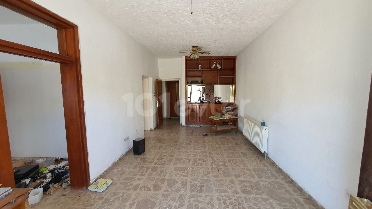 THERE ARE 2 160 M2 3-BEDROOM APARTMENTS, 3 UNFINISHED 2-BEDROOM APARTMENTS, A 40 M2 SHOP AND A BASEMENT IN APATMAN FOR SALE IN NICOSIA / YENIKENT, VEDAT PETROL, ARDA SUPERMARKET, AS WELL AS 50 METERS FROM THE STREET Dec.AN UNMISSABLE OPPORTUNITY FOR INVESTMENT PURPOSES THAT REQUIRE RENOVATION. ** 