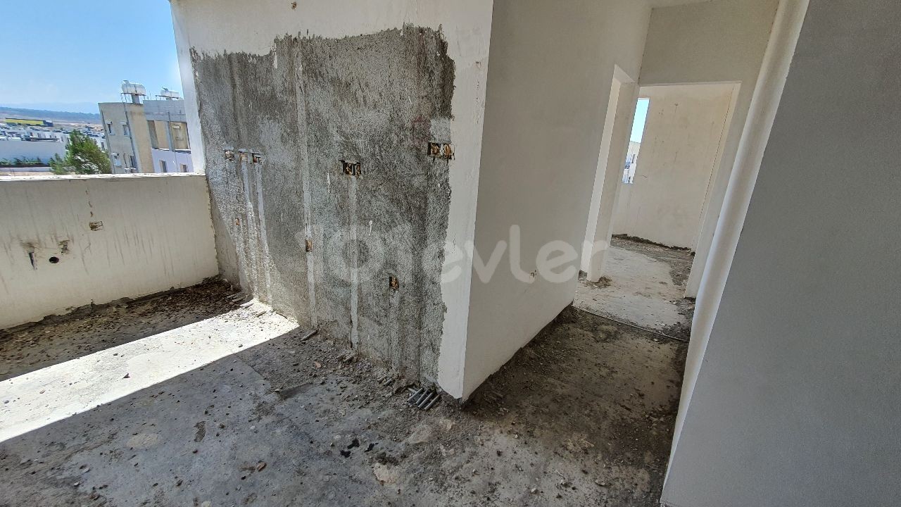 THERE ARE 2 160 M2 3-BEDROOM APARTMENTS, 3 UNFINISHED 2-BEDROOM APARTMENTS, A 40 M2 SHOP AND A BASEMENT IN APATMAN FOR SALE IN NICOSIA / YENIKENT, VEDAT PETROL, ARDA SUPERMARKET, AS WELL AS 50 METERS FROM THE STREET Dec.AN UNMISSABLE OPPORTUNITY FOR INVESTMENT PURPOSES THAT REQUIRE RENOVATION. ** 