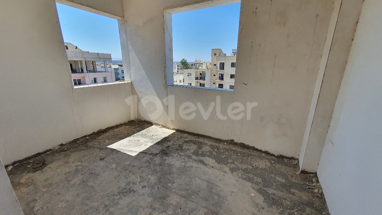 THERE ARE 2 160 M2 3-BEDROOM APARTMENTS, 3 UNFINISHED 2-BEDROOM APARTMENTS, A 40 M2 SHOP AND A BASEMENT IN APATMAN FOR SALE IN NICOSIA / YENIKENT, VEDAT PETROL, ARDA SUPERMARKET, AS WELL AS 50 METERS FROM THE STREET Dec.AN UNMISSABLE OPPORTUNITY FOR INVESTMENT PURPOSES THAT REQUIRE RENOVATION. ** 