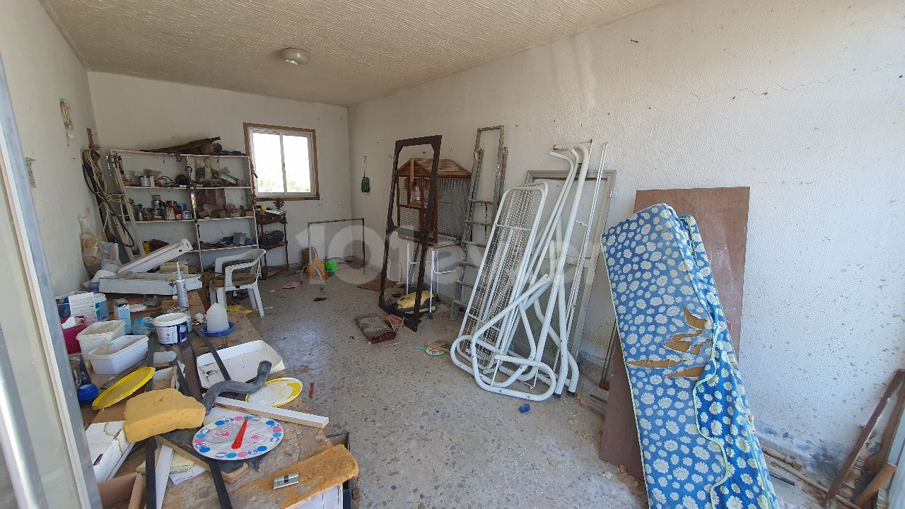 THERE ARE 2 160 M2 3-BEDROOM APARTMENTS, 3 UNFINISHED 2-BEDROOM APARTMENTS, A 40 M2 SHOP AND A BASEMENT IN APATMAN FOR SALE IN NICOSIA / YENIKENT, VEDAT PETROL, ARDA SUPERMARKET, AS WELL AS 50 METERS FROM THE STREET Dec.AN UNMISSABLE OPPORTUNITY FOR INVESTMENT PURPOSES THAT REQUIRE RENOVATION. ** 