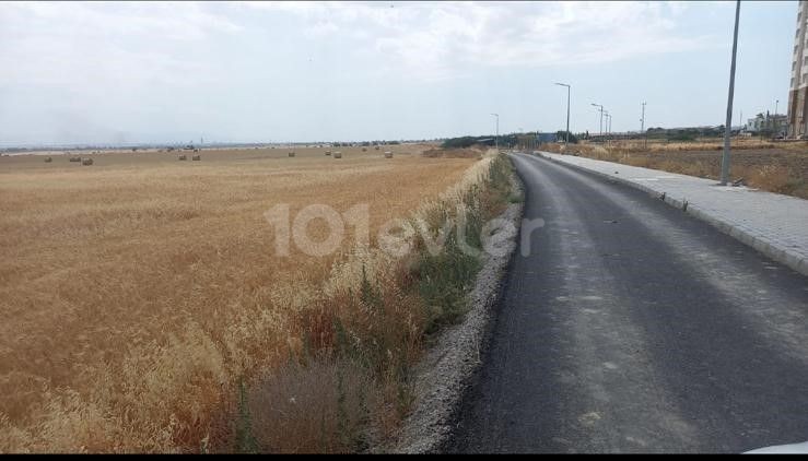 MİNARELİKÖYDE ERÜLKÜ KARŞISI KAT KARŞILIĞI DA OLABİLECEK TÜRK MALI ARAZİ.