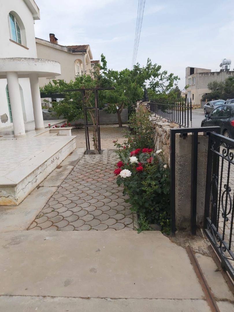 Lefkoşa / Gönyelide Tam Arsa İçerisinde Türk Koçanlı 4+1 350 m2 Büyüklügün de Sessiz Sakin Lokasyona Sahip Tam Müstakil Villa