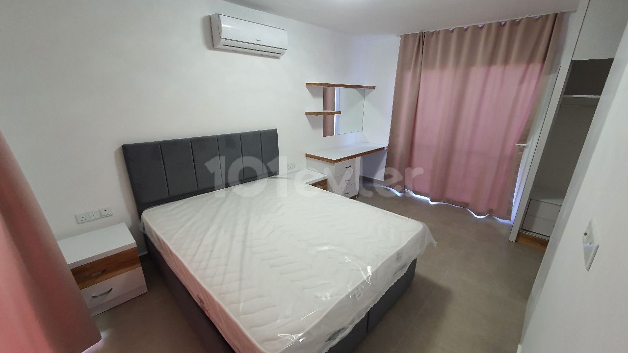 GİRNE MERKEZDE 3+1 FULL LÜKS EŞYALI  MUHTEŞEM KONUMA SAHİP GENİŞ TERASLI KİRALIK PENTHOUSE