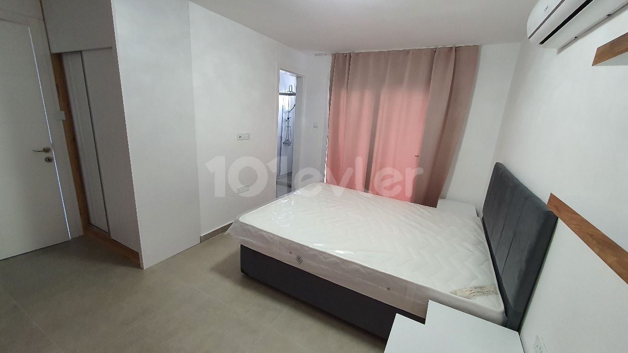 GİRNE MERKEZDE 3+1 FULL LÜKS EŞYALI  MUHTEŞEM KONUMA SAHİP GENİŞ TERASLI KİRALIK PENTHOUSE