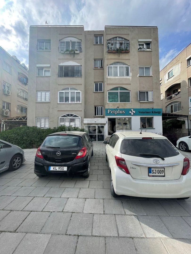 LEFKOŞA / TAŞKINKÖY ANA CADDE ÜZERİNDE HİÇBİR TADİLAT GEREKTİRMEYEN 3+1 SOSYAL KONUT