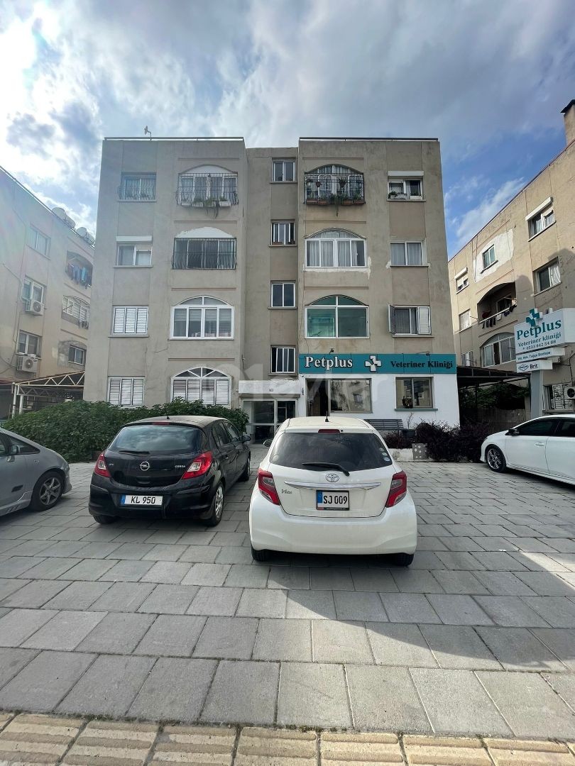 LEFKOŞA / TAŞKINKÖY ANA CADDE ÜZERİNDE HİÇBİR TADİLAT GEREKTİRMEYEN 3+1 SOSYAL KONUT