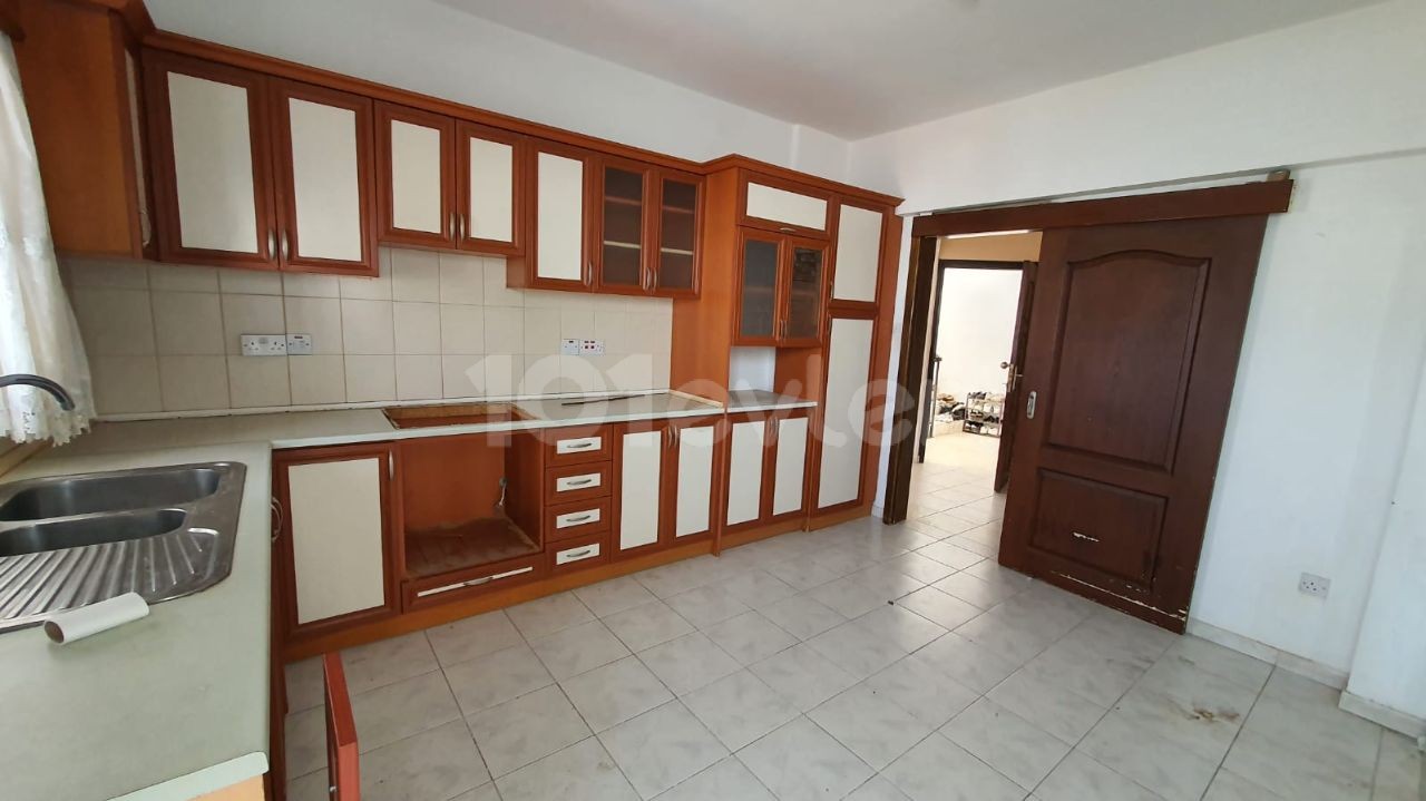 INVESTMENT OPPORTUNITY IN METEHAN, NICOSIA WITH ALL TAXES PAID IN A FAMILY APARTMENT WITH ITS 140 M2 SIZE AND WITHOUT EXPENSE.