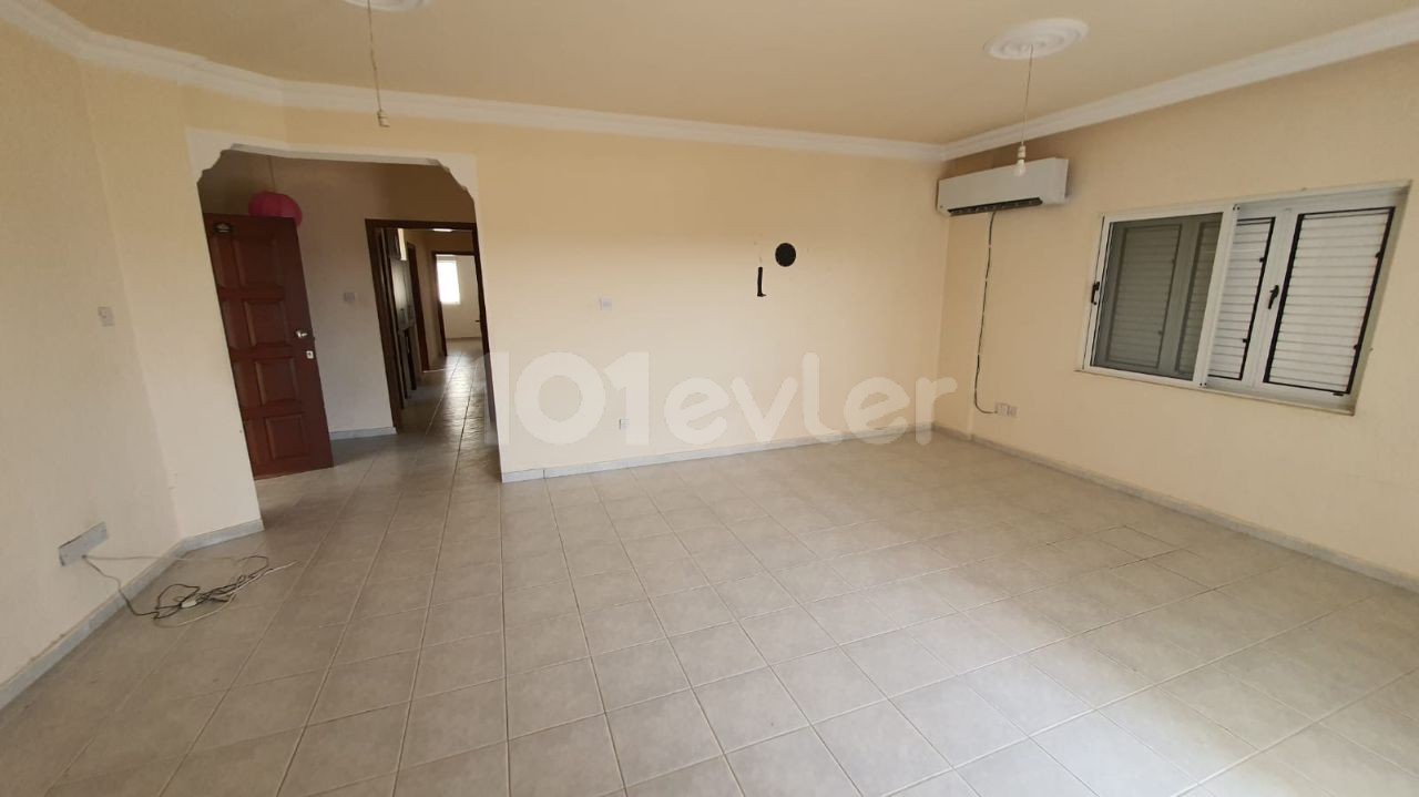INVESTMENT OPPORTUNITY IN METEHAN, NICOSIA WITH ALL TAXES PAID IN A FAMILY APARTMENT WITH ITS 140 M2 SIZE AND WITHOUT EXPENSE.