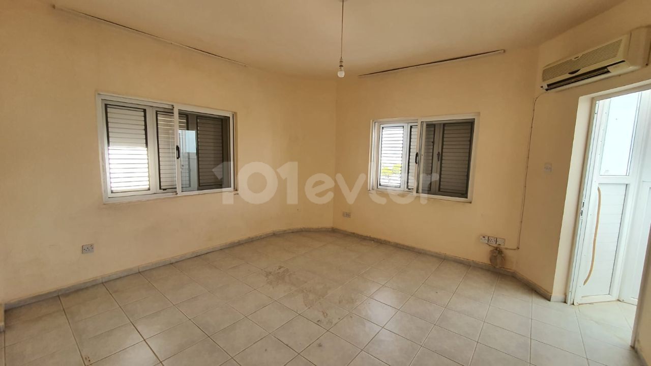 INVESTMENT OPPORTUNITY IN METEHAN, NICOSIA WITH ALL TAXES PAID IN A FAMILY APARTMENT WITH ITS 140 M2 SIZE AND WITHOUT EXPENSE.