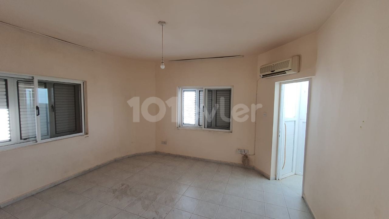 INVESTMENT OPPORTUNITY IN METEHAN, NICOSIA WITH ALL TAXES PAID IN A FAMILY APARTMENT WITH ITS 140 M2 SIZE AND WITHOUT EXPENSE.