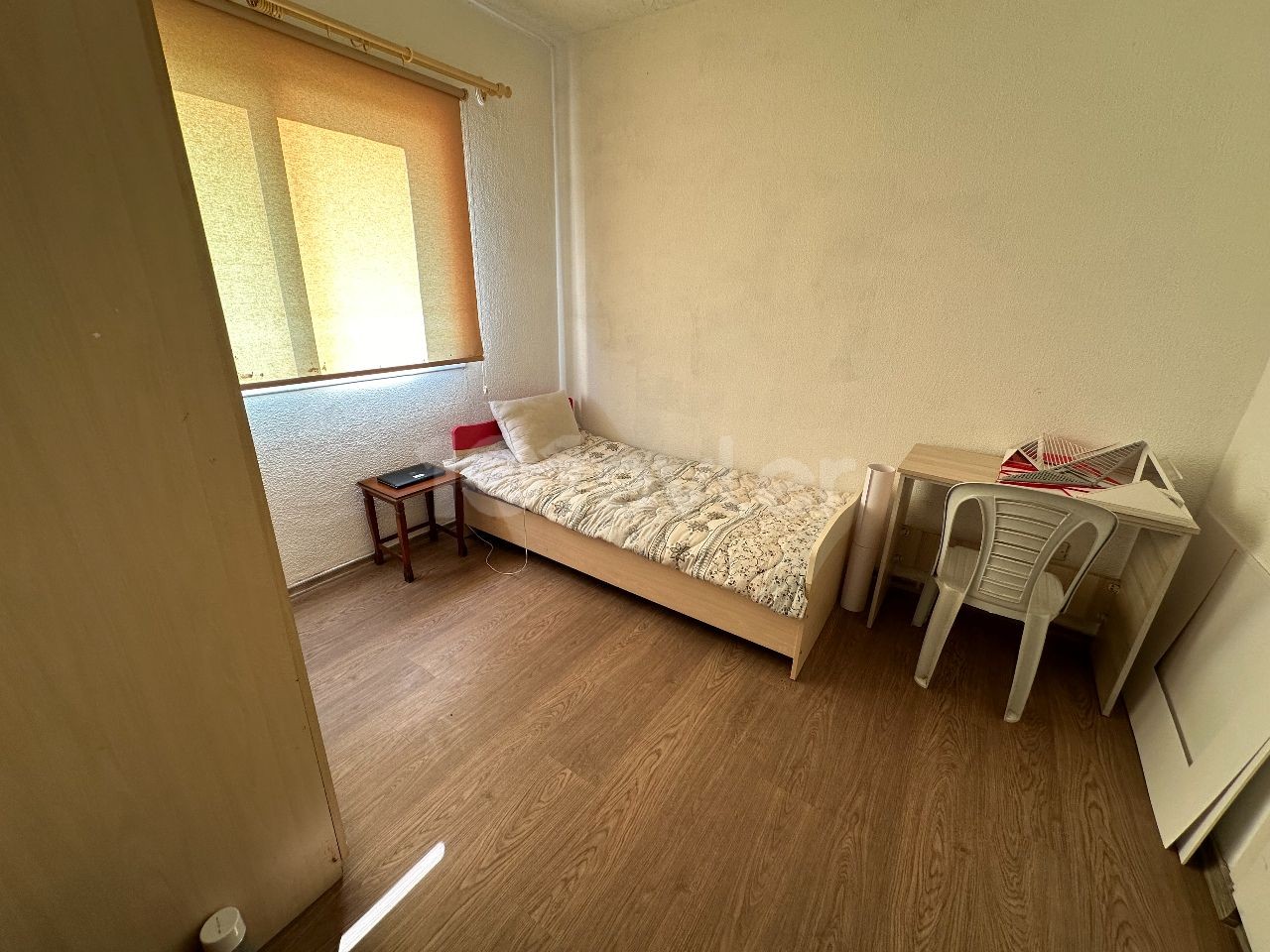 LEFKOŞA  FUAR  ALANI  KARSISI  KİRACISI  İLE  BİRLİKTE  SATILIK  3+1   DAİRE