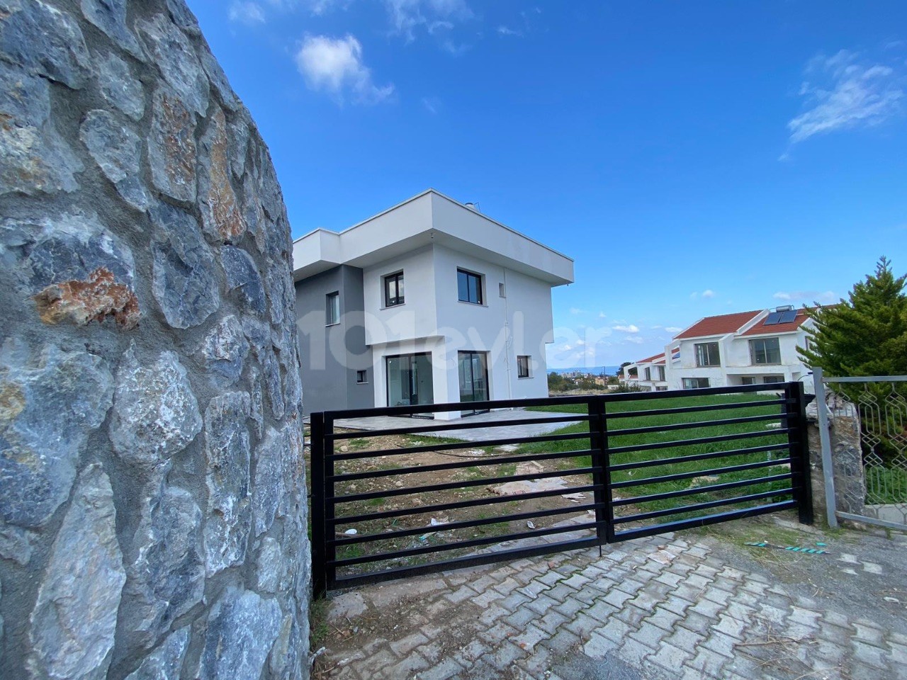 Erdbebensichere Stahlkonstruktion 3+1 280 m2 Villa mit Meerblick und riesigem Garten in Alsancak, Kyrenia 