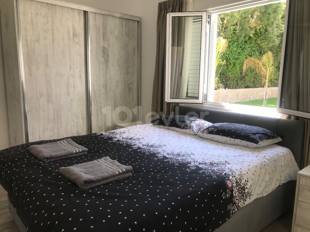 Girne Karakum da 3+1 7 Kişilik Lüks Eşyalı Özel Havuzlu Villa (3+1 Ferienvilla 3 Schlafzimmer 1 Küche und Studio ein eigener Pool - Kamin und großer Garten)