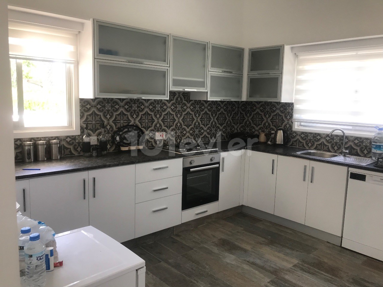 Girne Karakum da 3+1 7 Kişilik Lüks Eşyalı Özel Havuzlu Villa (3+1 tatil villası 3 yatak odası 1 mutfak ve stüdyo kendine ait havuz - şömine ve geniş bahçe)