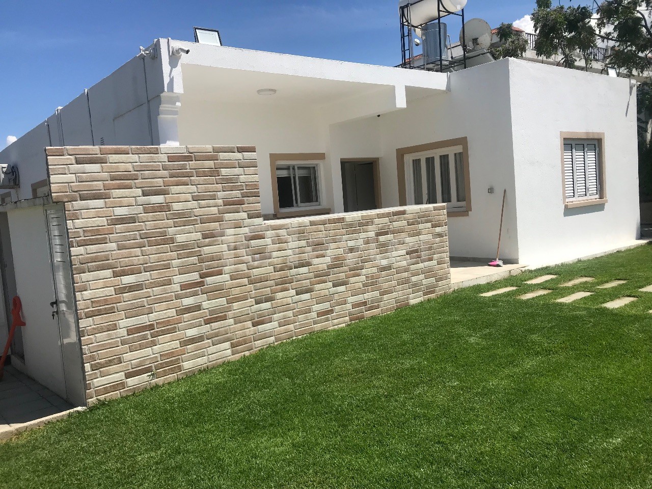 Girne Karakum da 3+1 7 Kişilik Lüks Eşyalı Özel Havuzlu Villa (3+1 Ferienvilla 3 Schlafzimmer 1 Küche und Studio ein eigener Pool - Kamin und großer Garten)