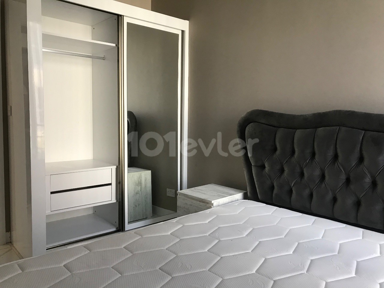 1+1 Apartment for Rent in Kyrenia Alsancak near Merit Hotels Area, within walking distance to Şokmar Premium and 50 meters from Camelot Beach 