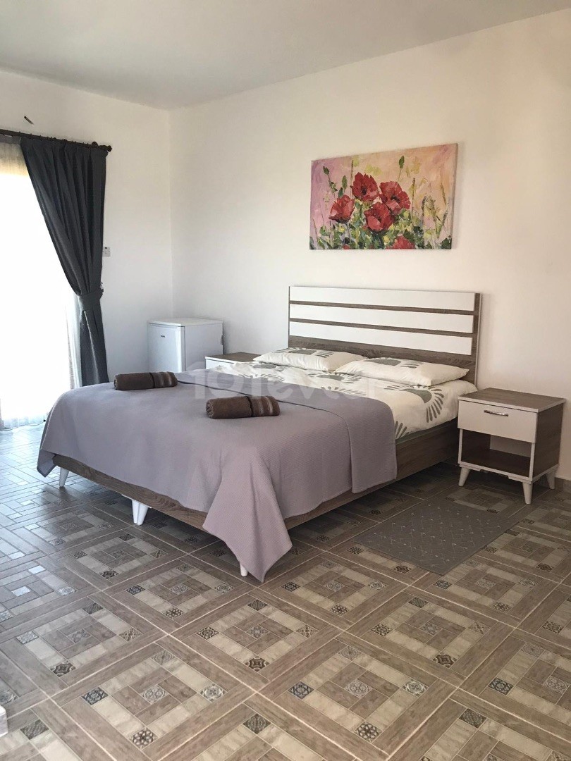 Tägliche Studio-Apartments im mediterranen Dorf Girne für den Tourismus geöffnet