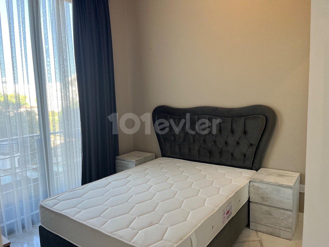 Luxury 2+1 Apartment on the Back Street of Şokmar Premium, Close to the Merit Hotels Area, 20 Meters from the Road and the Minibus Route, and with Camelot Beach Ahead.