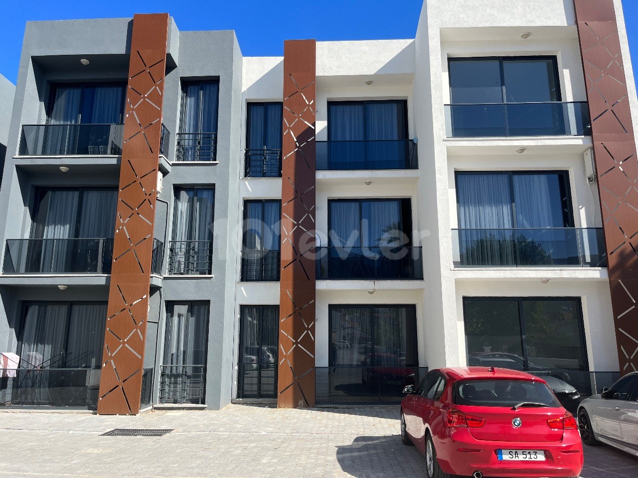 Luxury 2+1 Apartment on the Back Street of Şokmar Premium, Close to the Merit Hotels Area, 20 Meters from the Road and the Minibus Route, and with Camelot Beach Ahead.