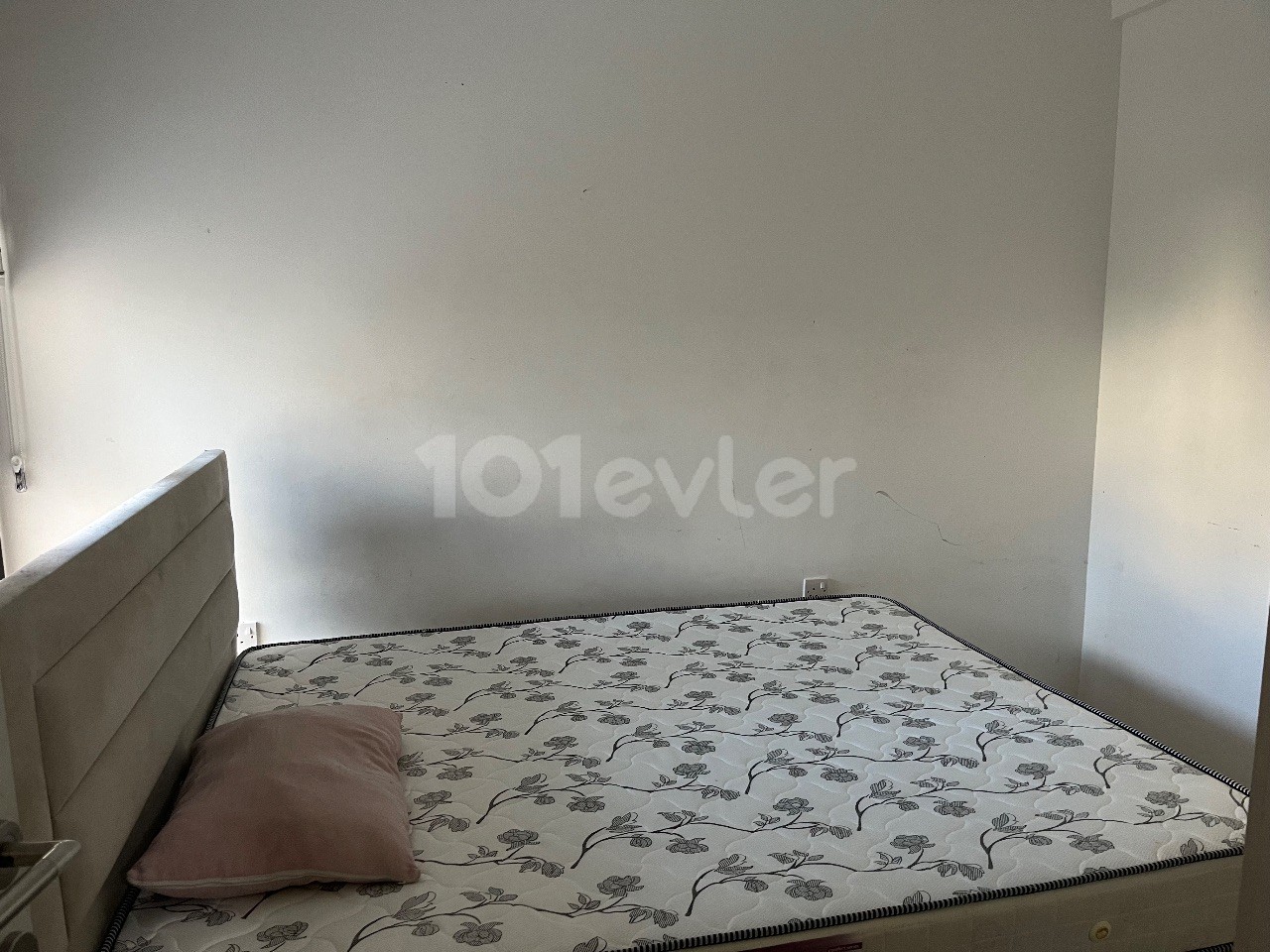 2+1 Fully Furnished Flat Near Gloria Jeans in the Center of Kyrenia