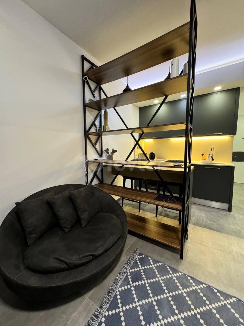 Super-Luxus-Studio-Apartment mit Poolblick im exklusivsten Innenhof von Iskele. Eine unverzichtbare Investition für Investoren mit einer täglichen Mietmöglichkeit von 50 Euro pro Tag im Winter und 150 Euro im Sommer.