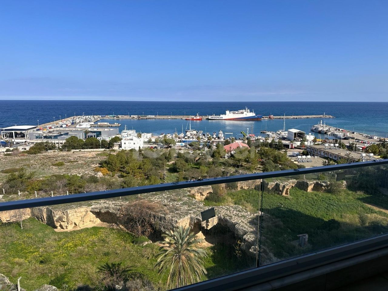 3+1 Wohnung mit herrlicher Aussicht im Zentrum von Kyrenia