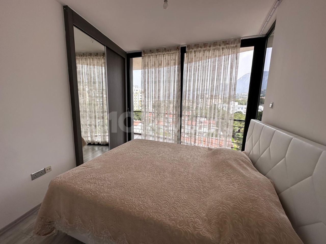 2+1 FULLY FURNISHED FLAT FOR RENT IN KYRENIA, WITH MOUNTAIN AND SEA VIEWS.