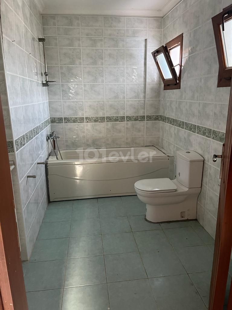 LAPTA DA SATILIK 3+1 DAİRE 