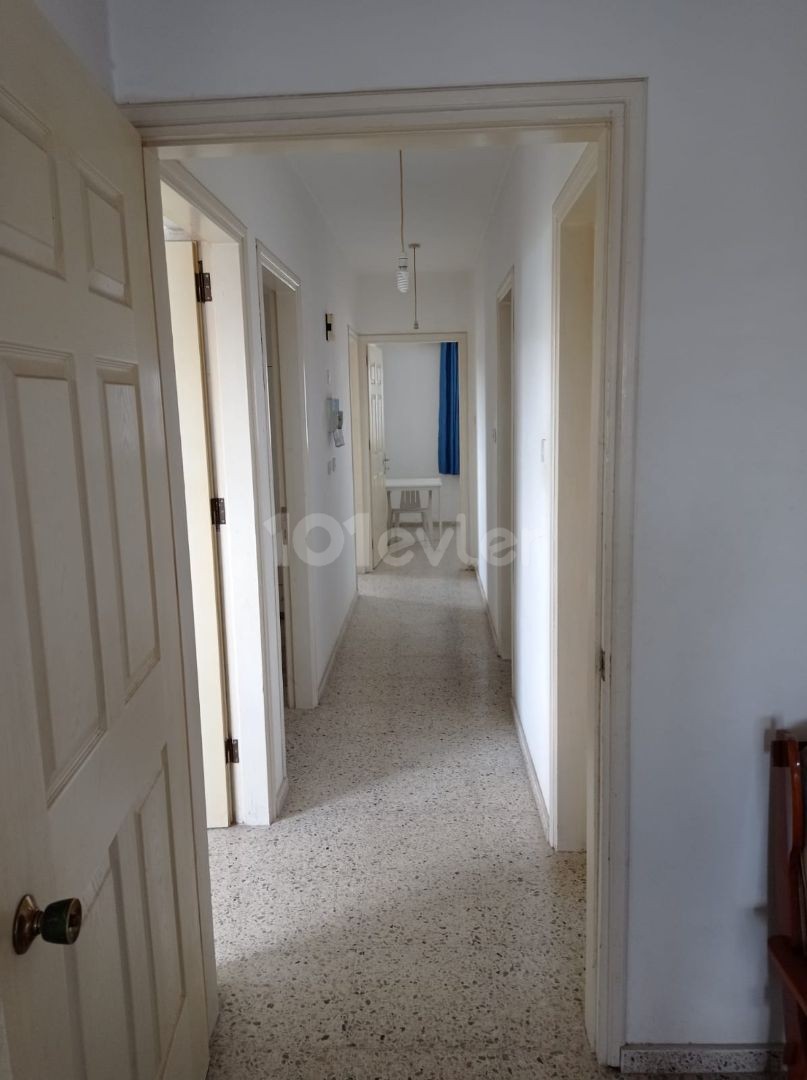 Gönyeli 3+1 flat for rent