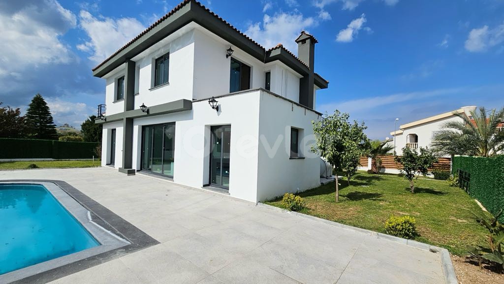 Renovierte 4+1 Villa in herrlicher Lage mit privatem Pool in Bellapais